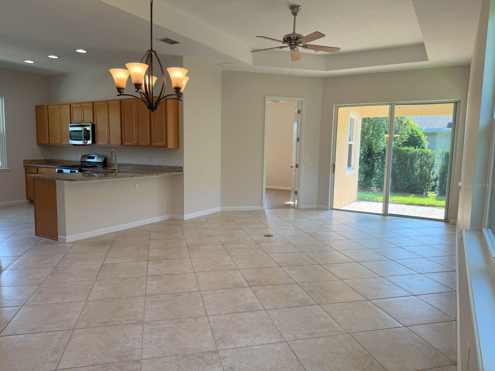 Image 14 of 43 For 1677 Victoria Gardens Drive