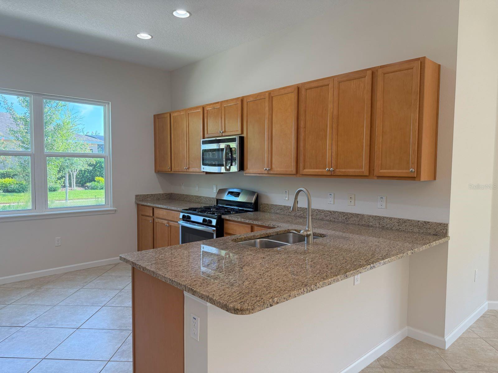 Image 18 of 43 For 1677 Victoria Gardens Drive