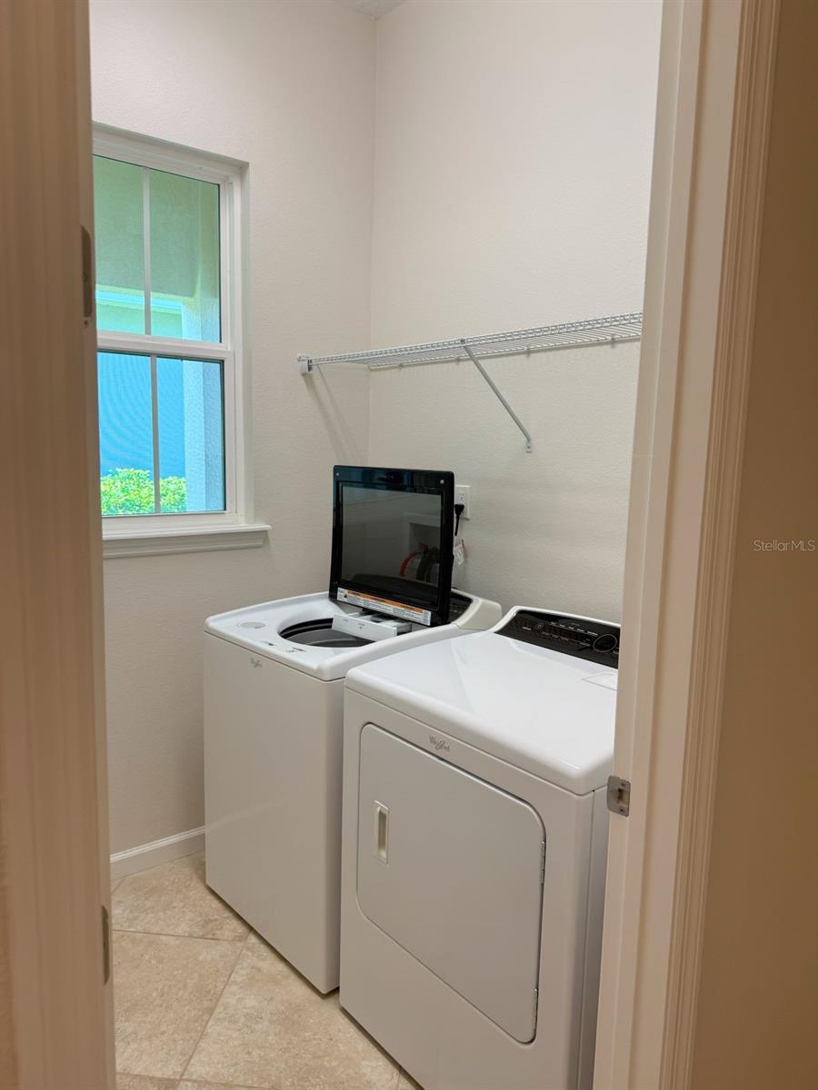 Image 19 of 43 For 1677 Victoria Gardens Drive