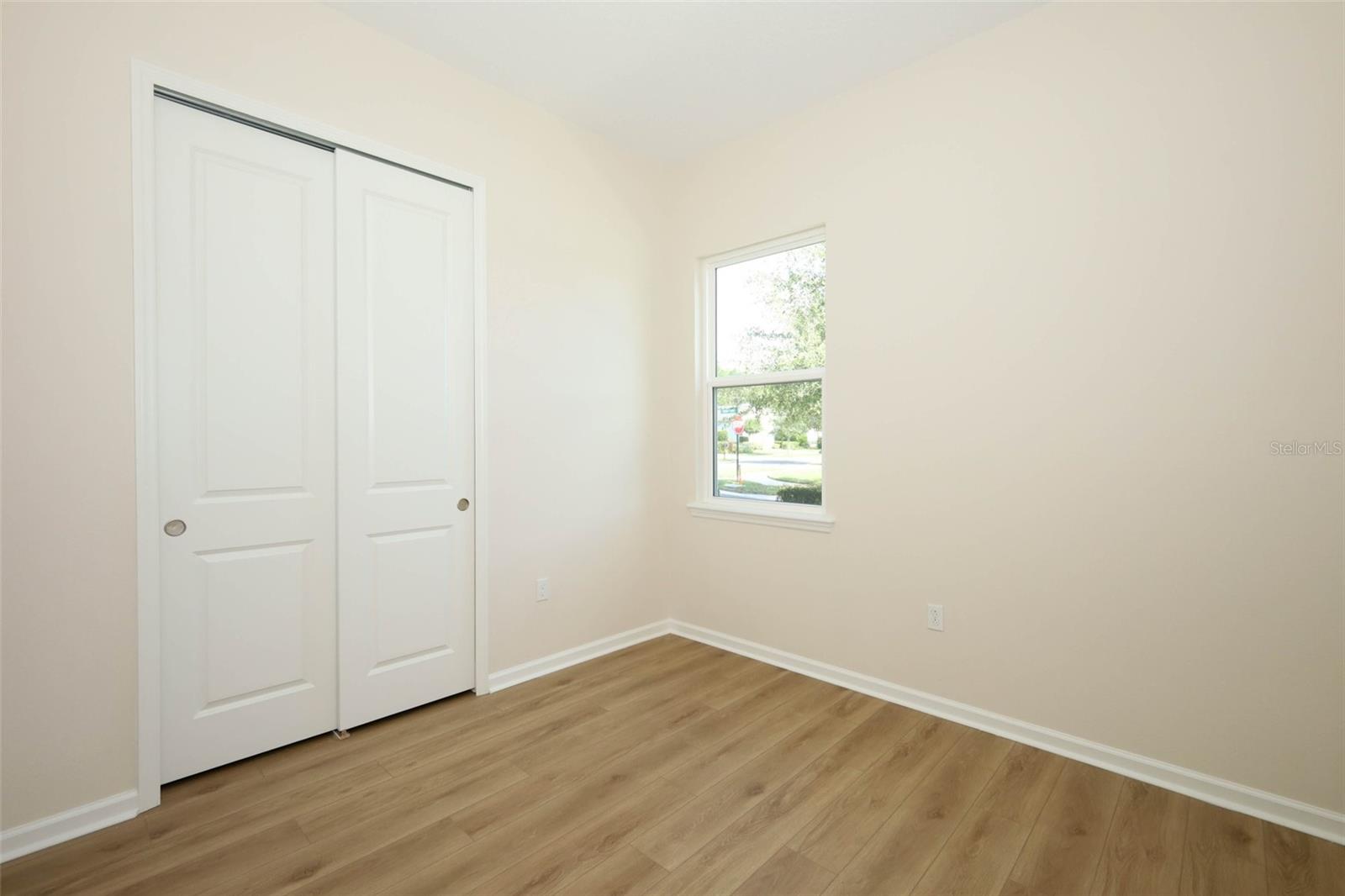 Image 27 of 43 For 1677 Victoria Gardens Drive