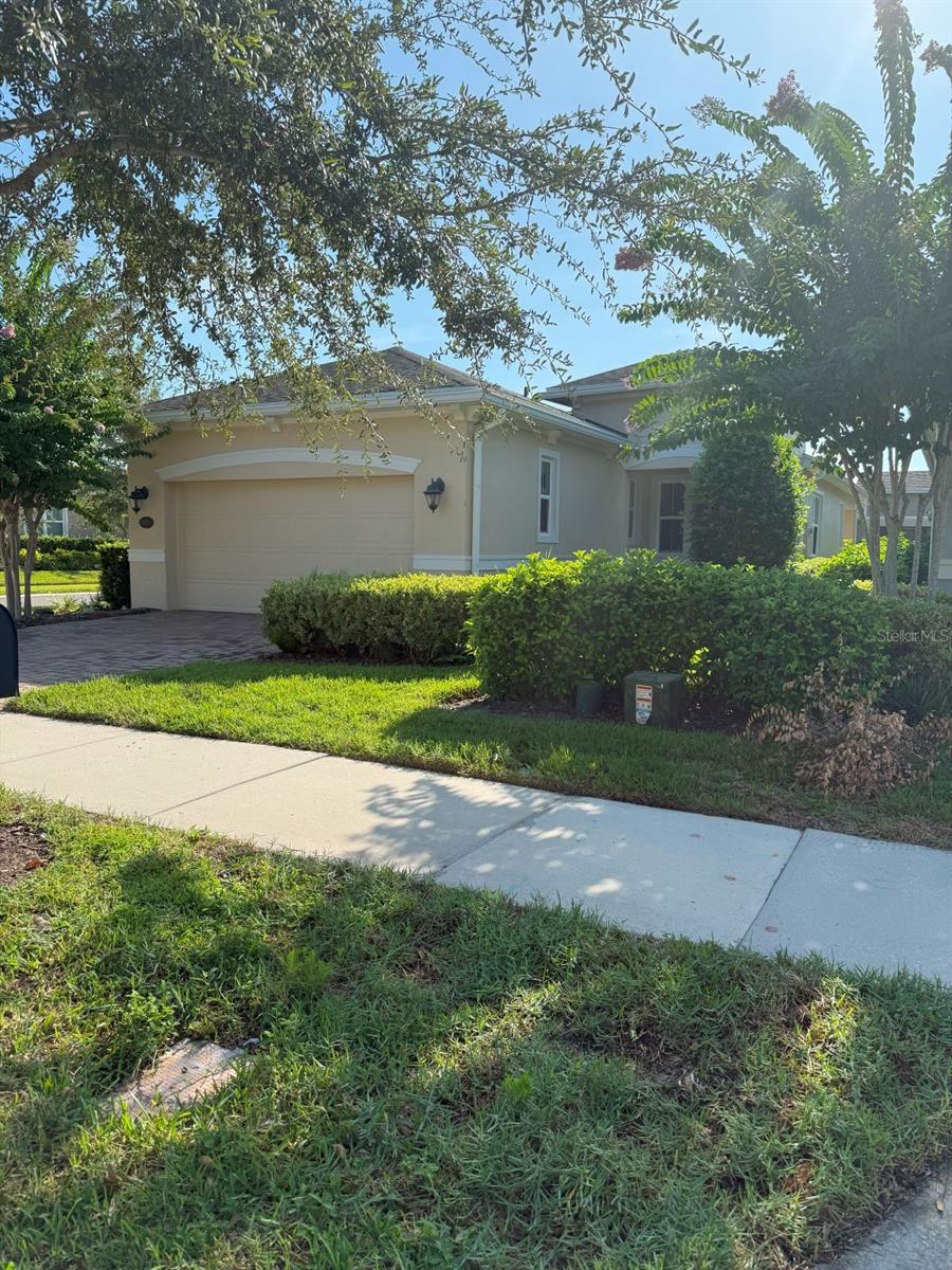 Image 5 of 43 For 1677 Victoria Gardens Drive