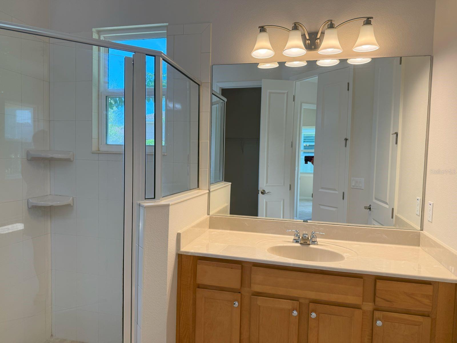 Image 8 of 43 For 1677 Victoria Gardens Drive