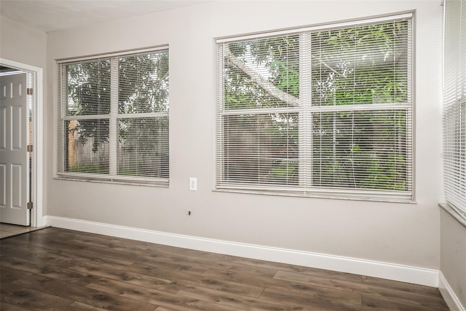 Image 11 of 20 For 2524 32nd Avenue E