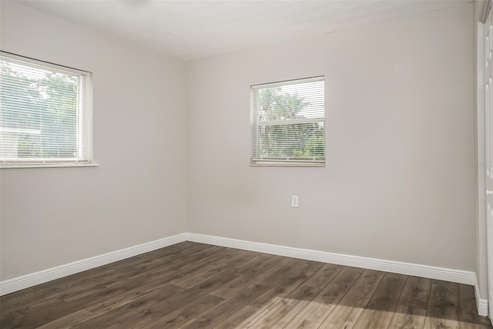 Image 14 of 20 For 2524 32nd Avenue E
