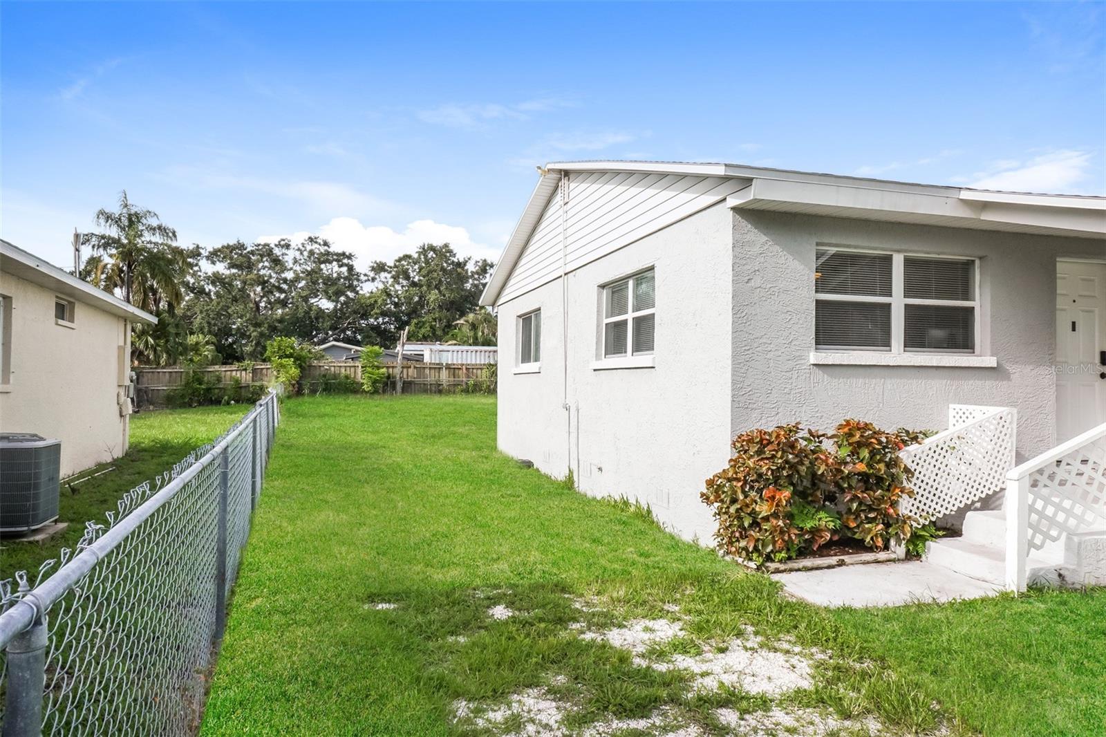 Image 4 of 20 For 2524 32nd Avenue E