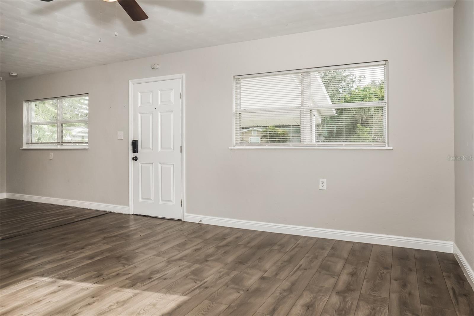 Image 5 of 20 For 2524 32nd Avenue E