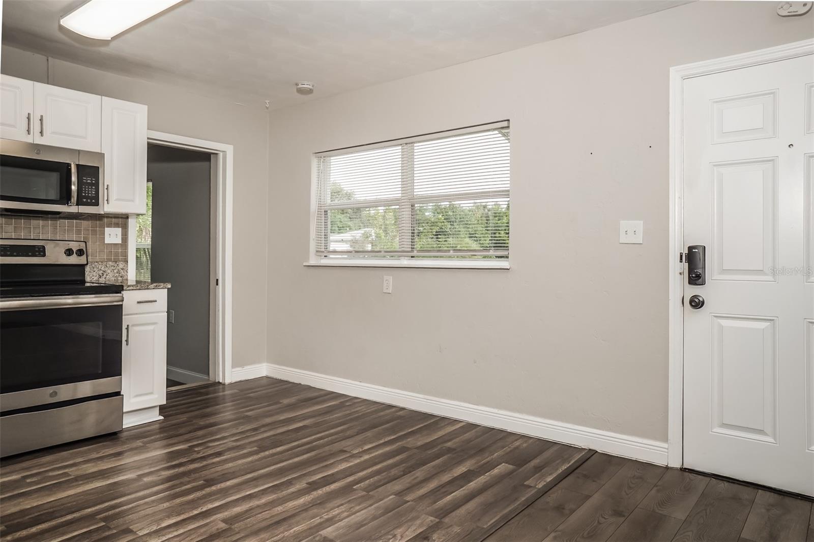 Image 7 of 20 For 2524 32nd Avenue E
