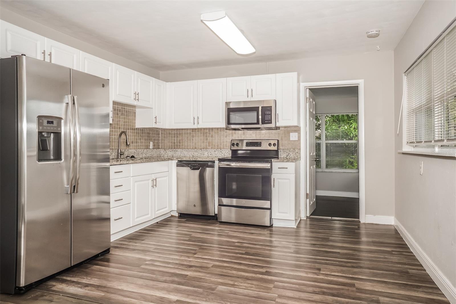 Image 8 of 20 For 2524 32nd Avenue E