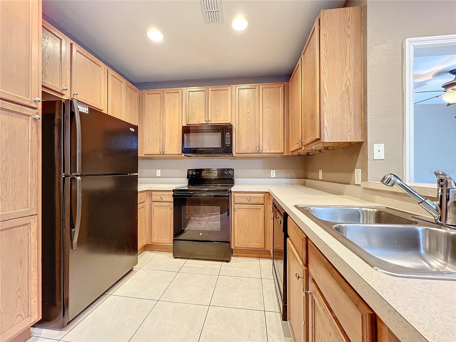 Image 14 of 57 For 2586 Grand Central Parkway 4