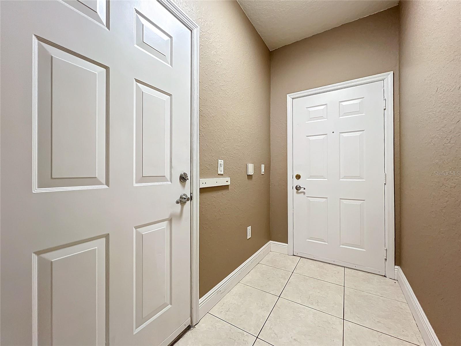 Image 4 of 57 For 2586 Grand Central Parkway 4