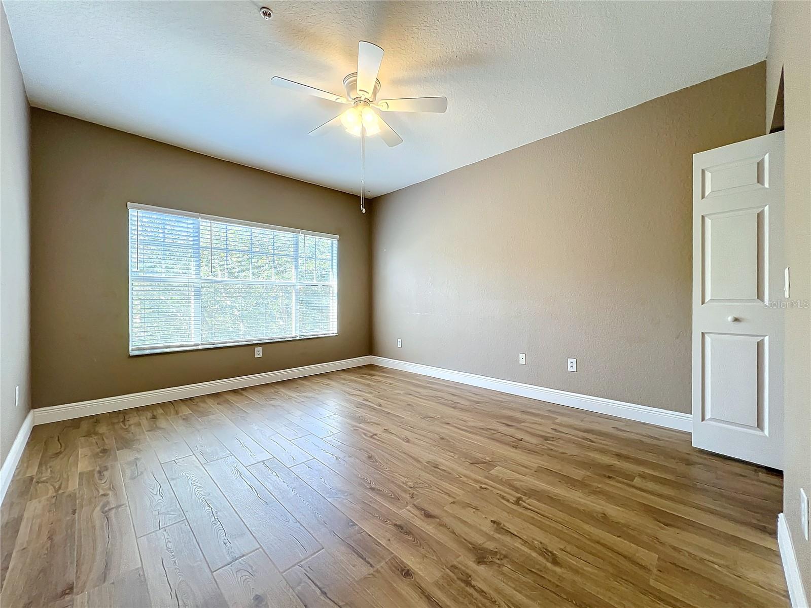 Image 43 of 57 For 2586 Grand Central Parkway 4