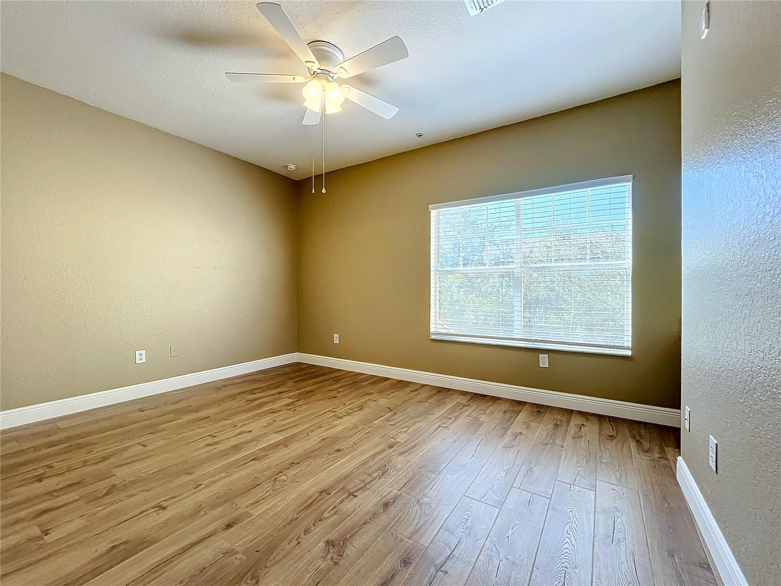 Image 49 of 57 For 2586 Grand Central Parkway 4