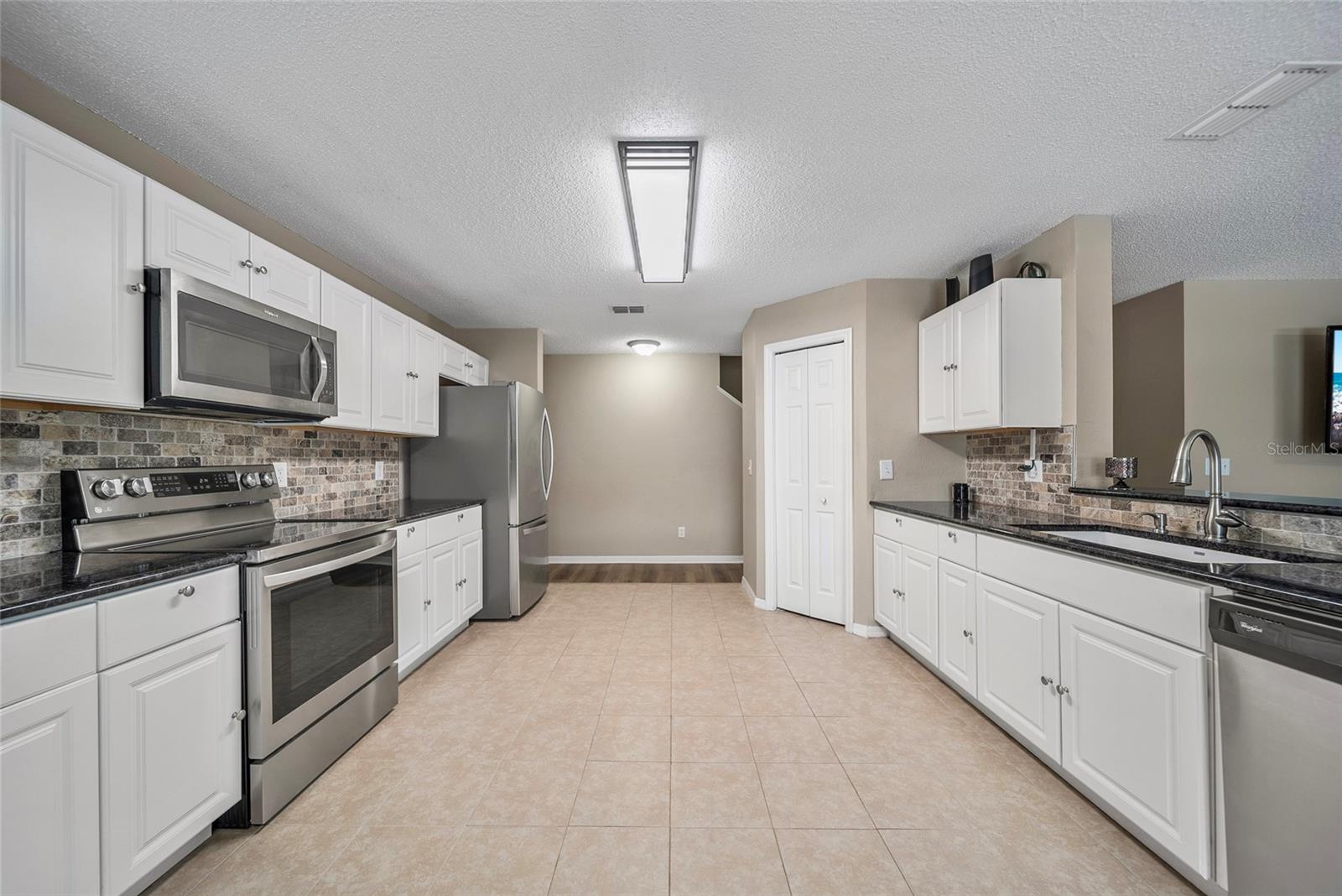 Image 11 of 40 For 515 Southridge Road