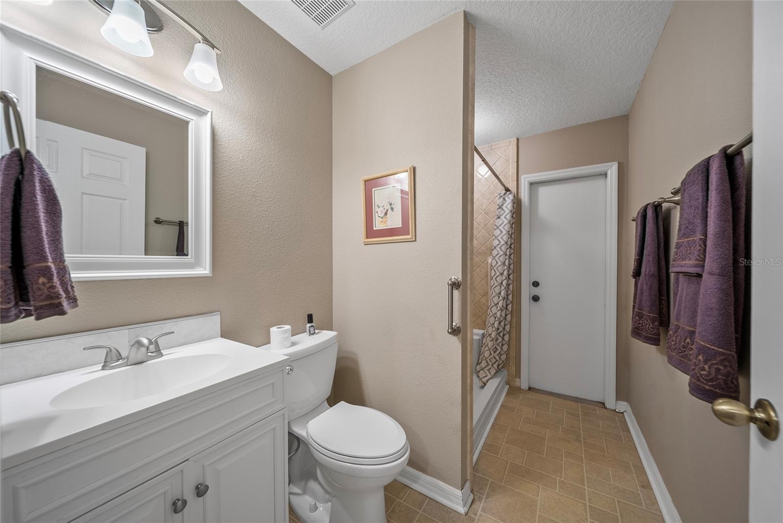 Image 20 of 40 For 515 Southridge Road