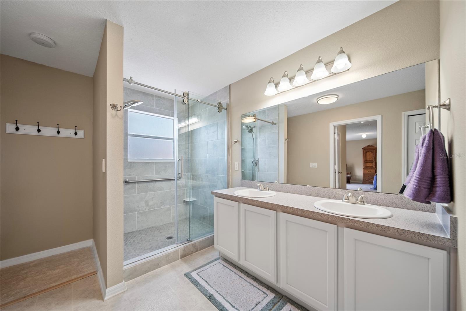 Image 35 of 40 For 515 Southridge Road