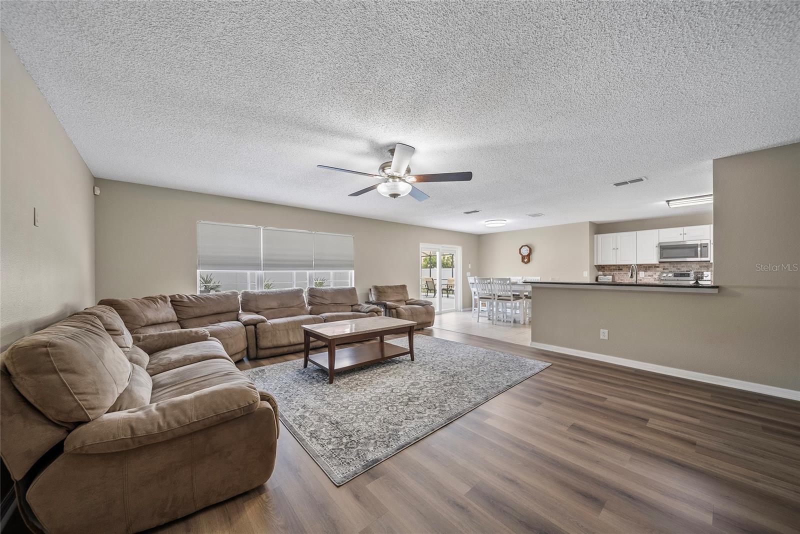 Image 9 of 40 For 515 Southridge Road