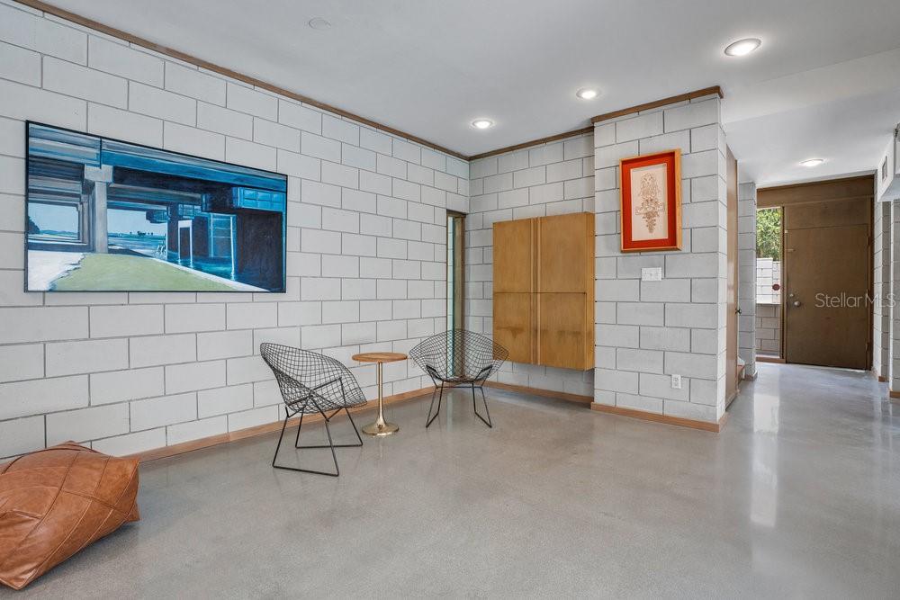 Image 18 of 76 For 500 Linson Court