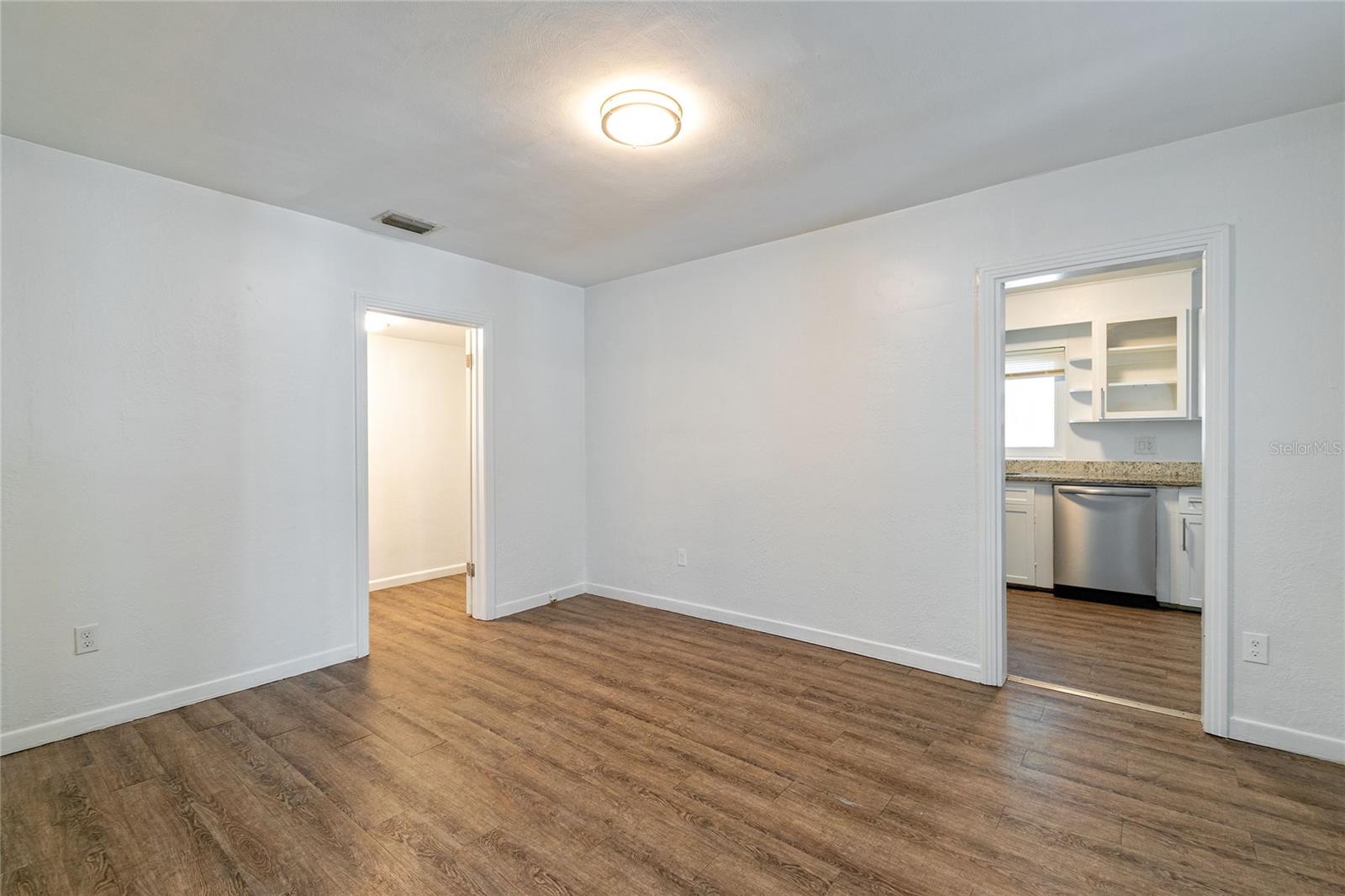Image 10 of 36 For 423 Texas Avenue