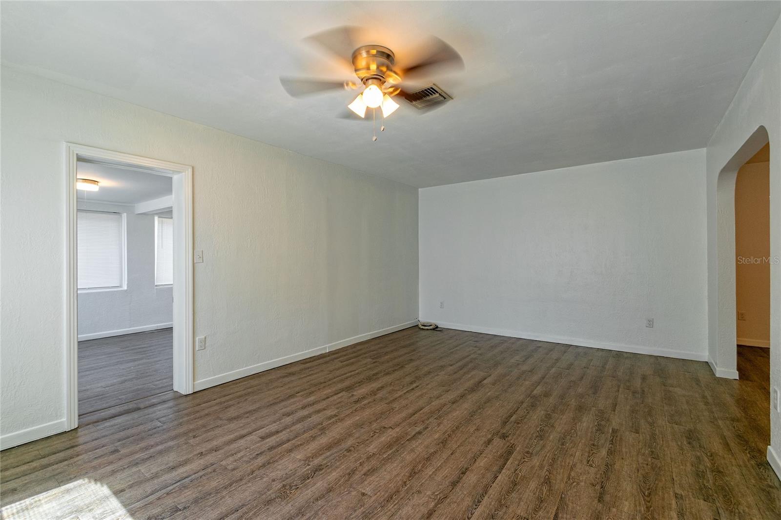 Image 16 of 36 For 423 Texas Avenue