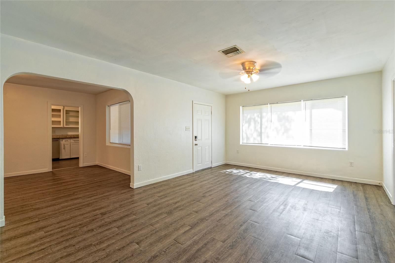 Image 7 of 36 For 423 Texas Avenue