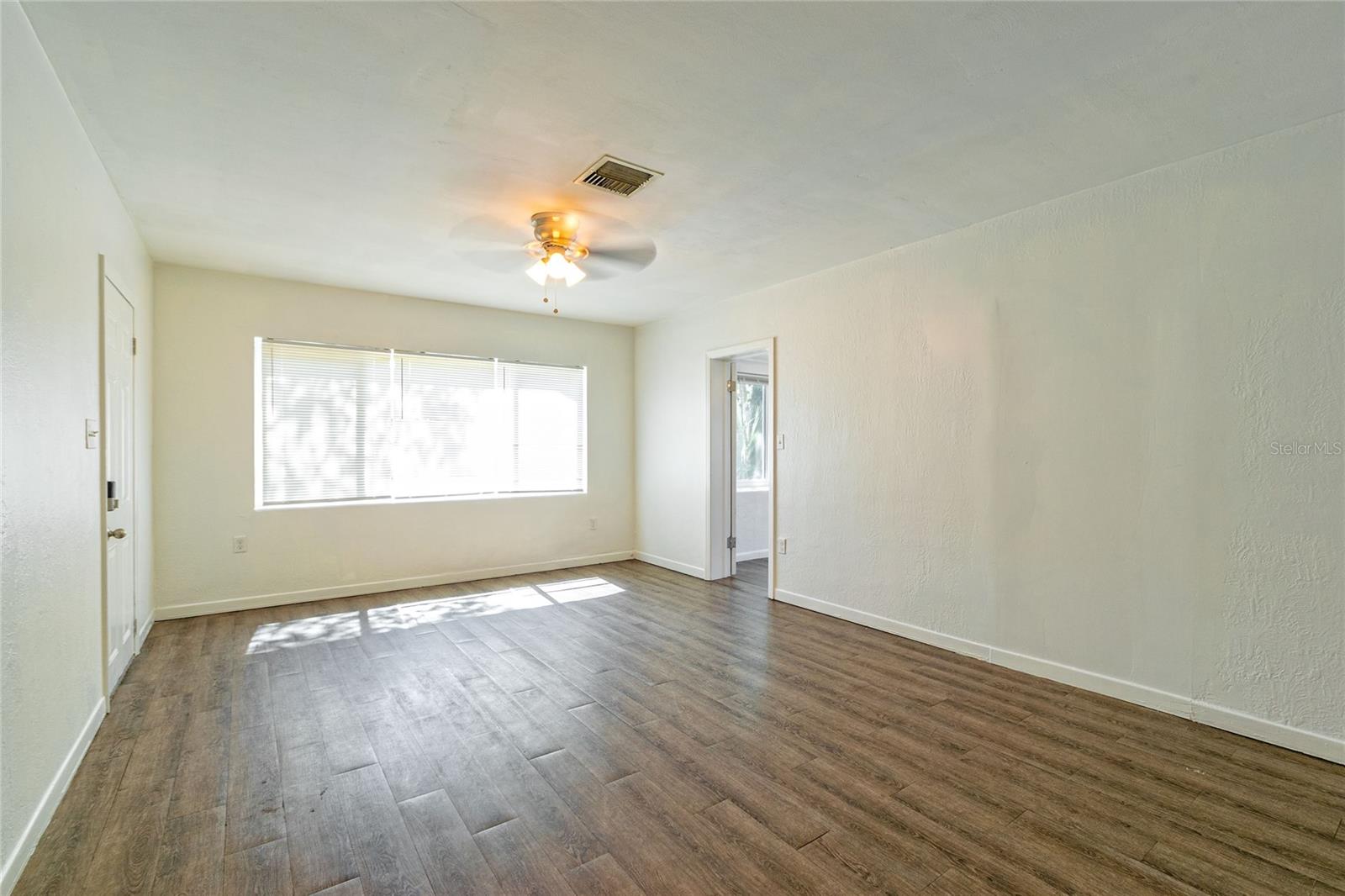 Image 8 of 36 For 423 Texas Avenue