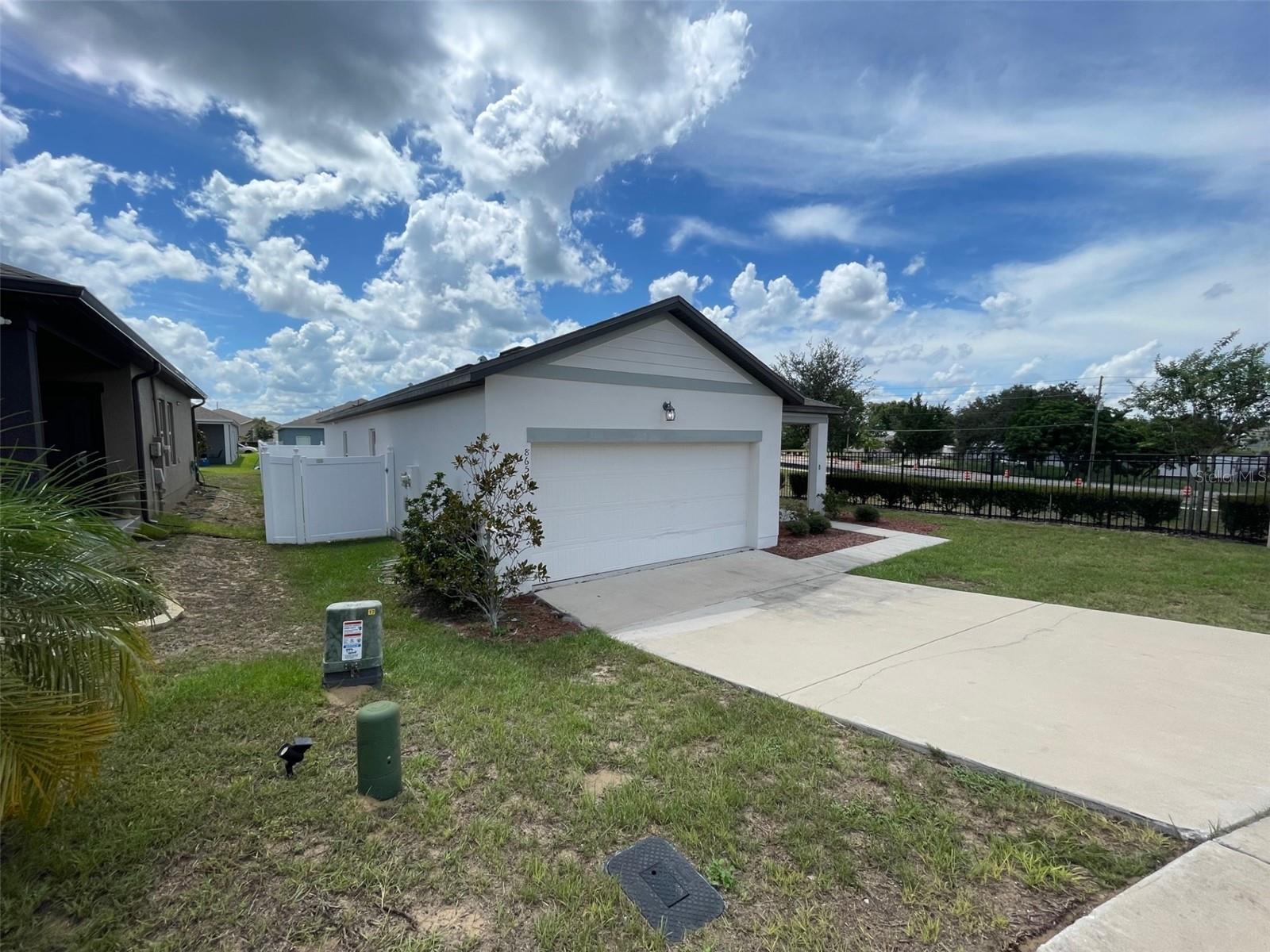Image 5 of 35 For 865 Orchid Grove Boulevard