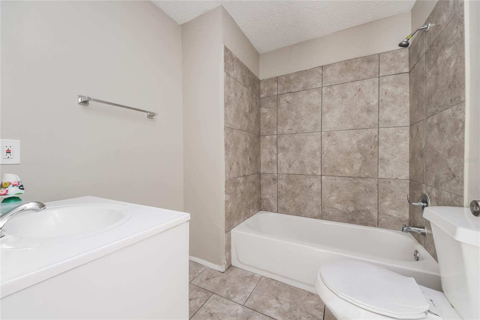 Image 11 of 16 For 1506 Kaylor Court Ne
