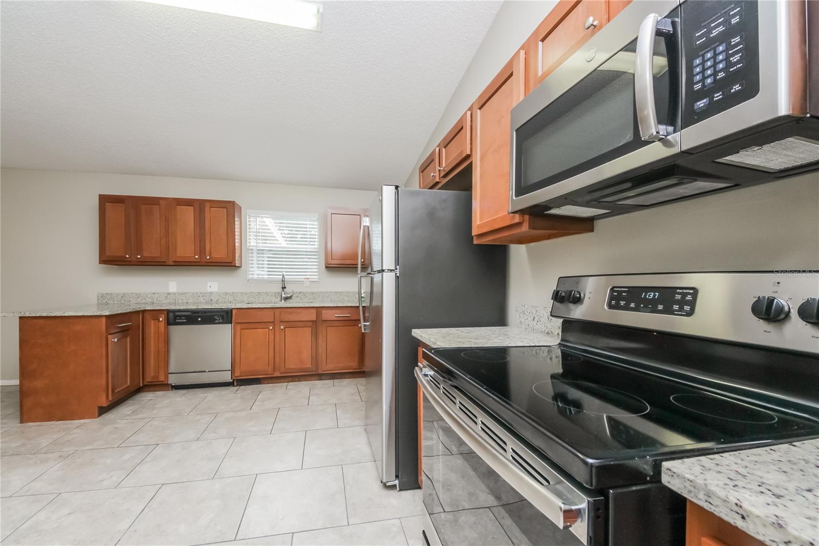 Image 5 of 16 For 1506 Kaylor Court Ne