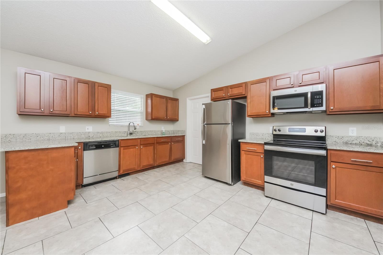 Image 6 of 16 For 1506 Kaylor Court Ne