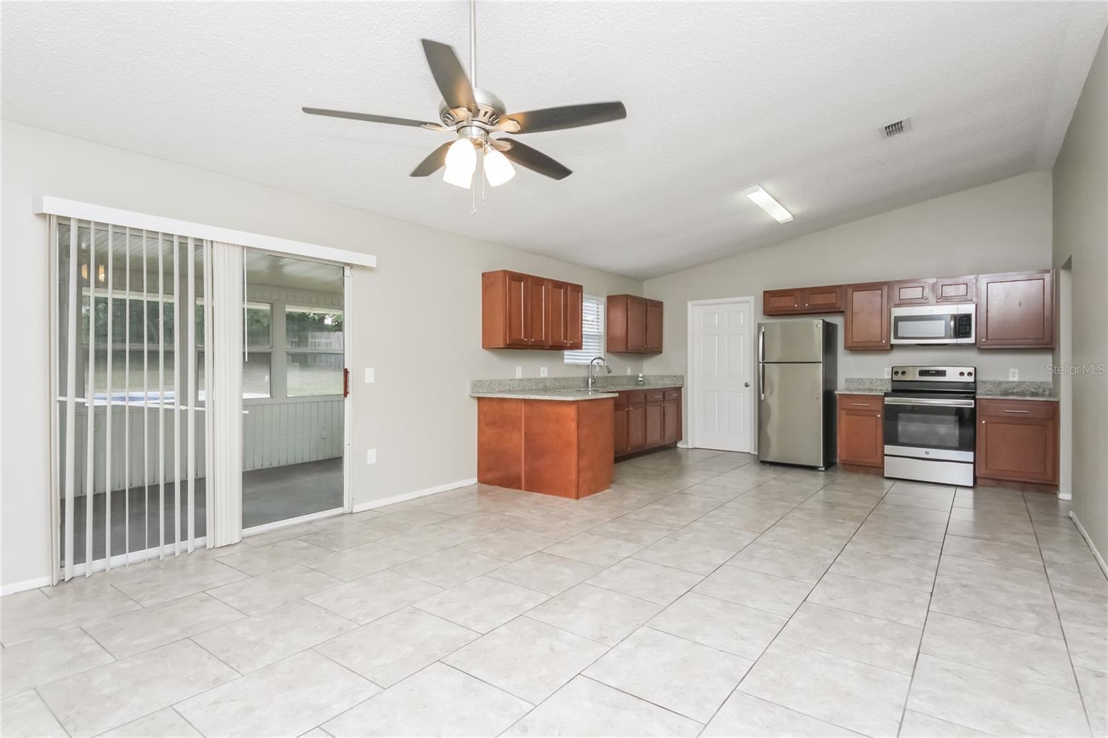 Image 8 of 16 For 1506 Kaylor Court Ne