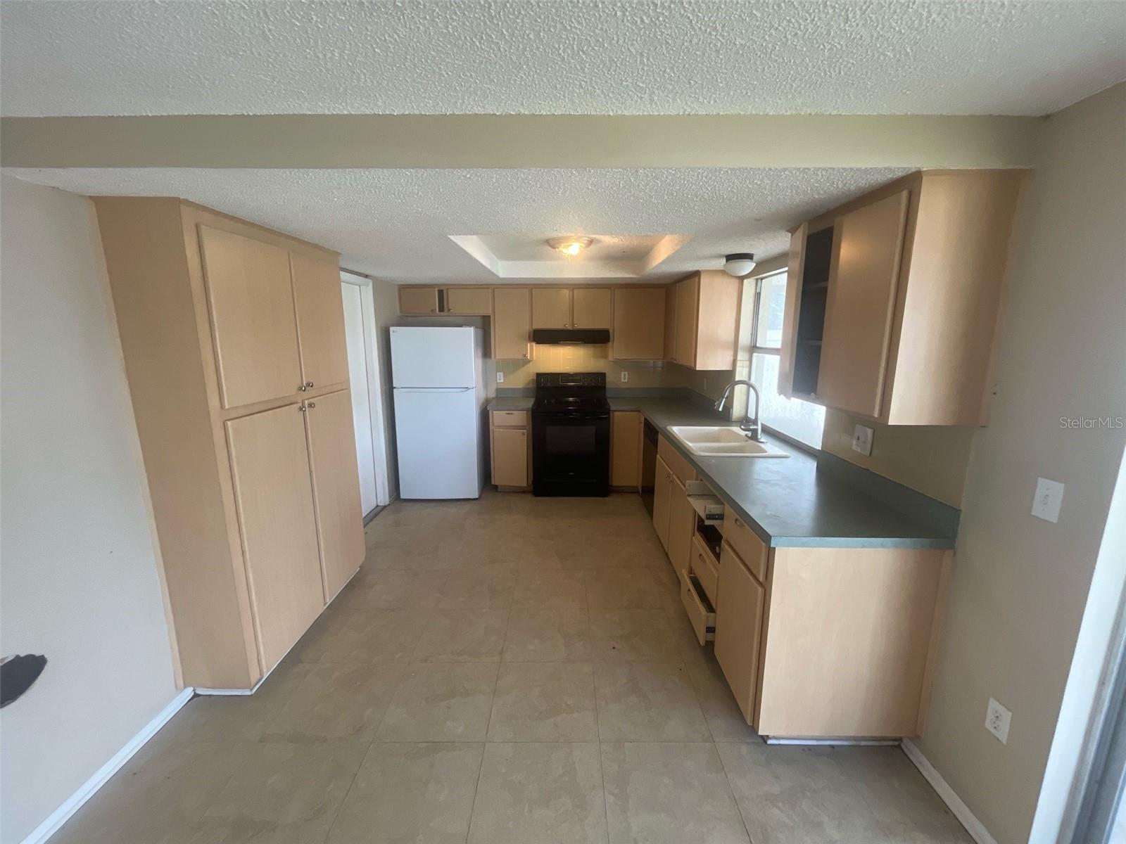 Listing photo id 0 for 6646 Albemarle Parkway