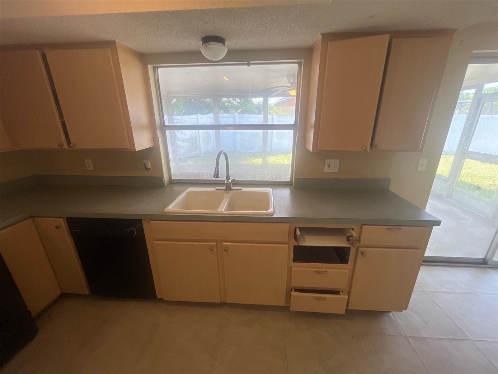 Listing photo id 1 for 6646 Albemarle Parkway