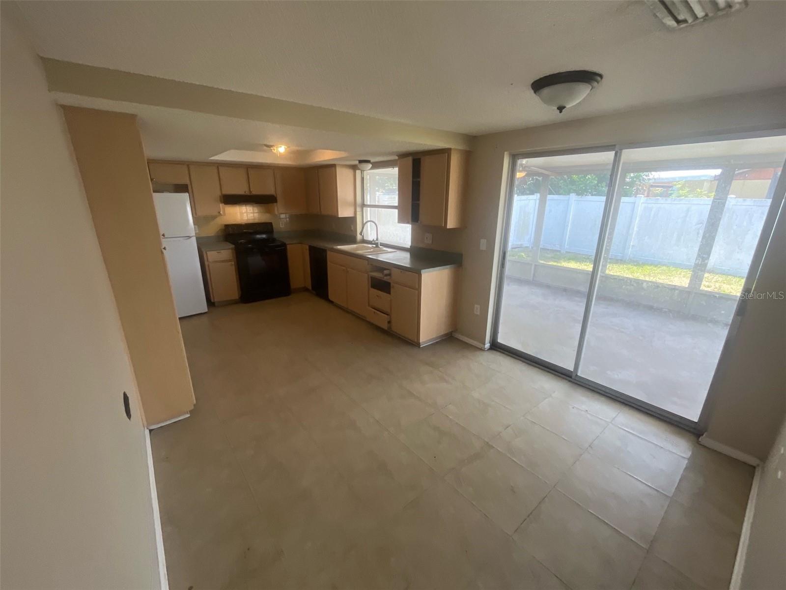 Listing photo id 2 for 6646 Albemarle Parkway