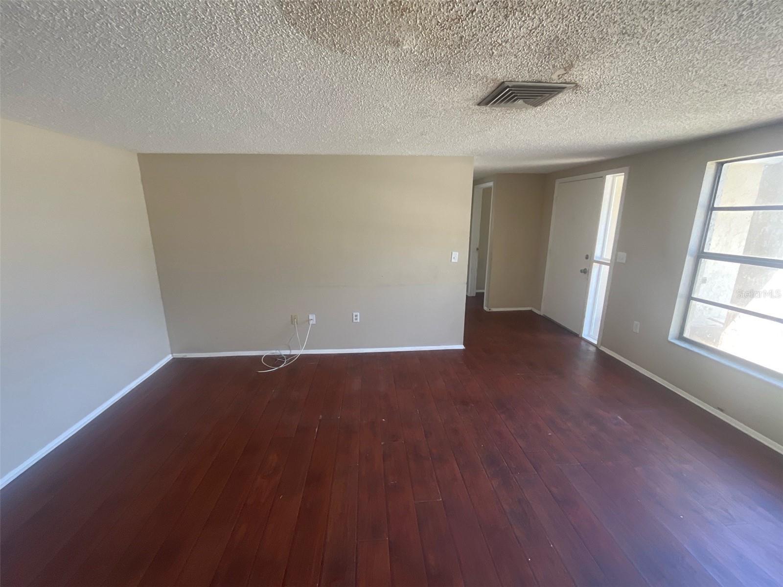 Listing photo id 3 for 6646 Albemarle Parkway