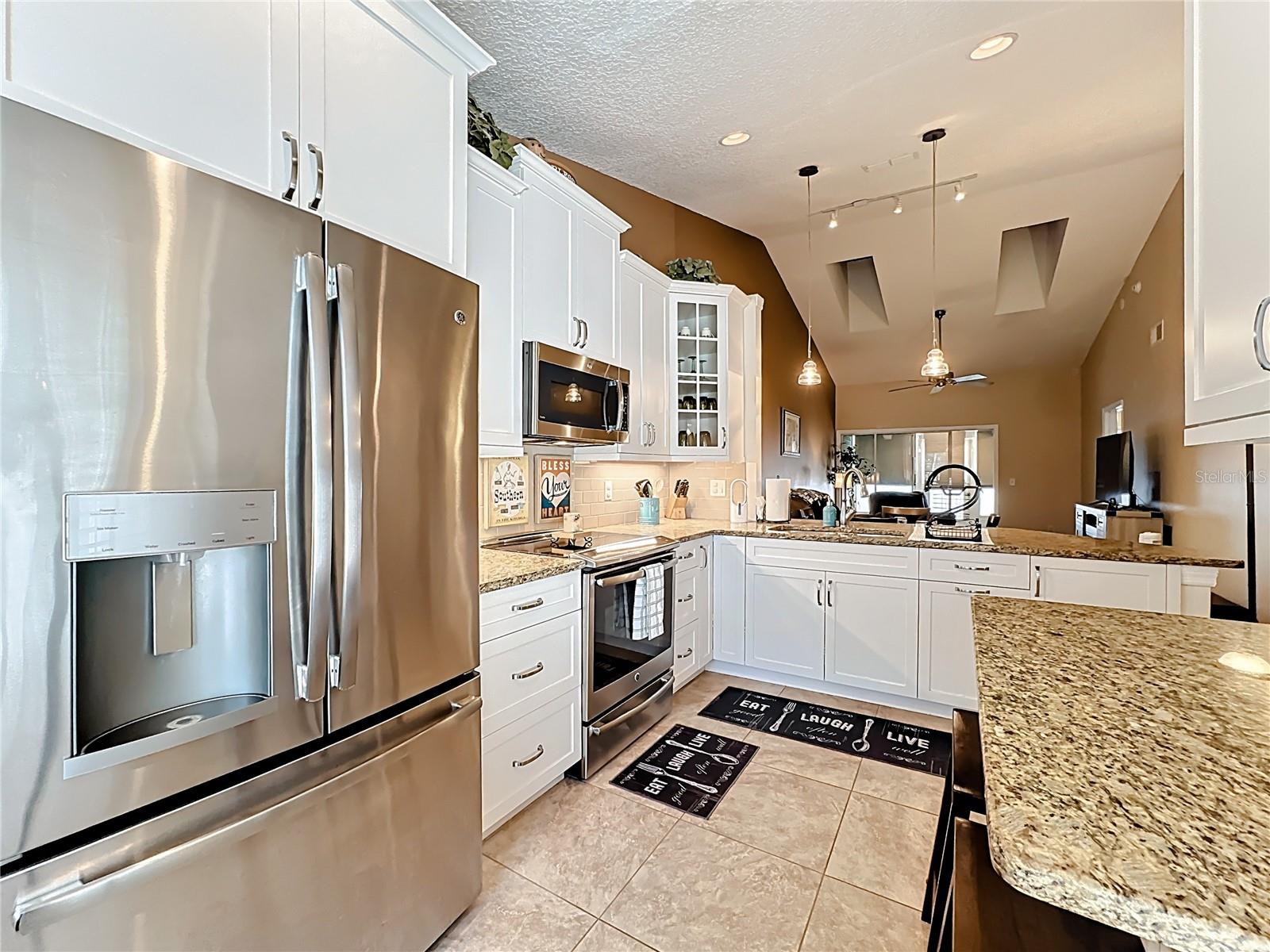 Image 5 of 19 For 5552 Fairfax Street