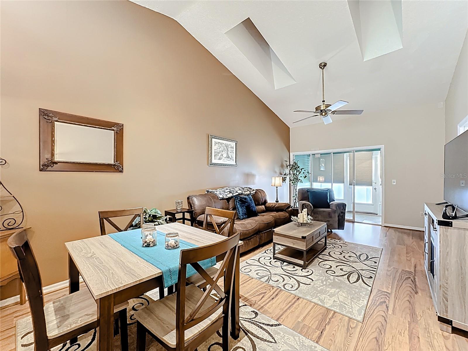 Image 6 of 19 For 5552 Fairfax Street