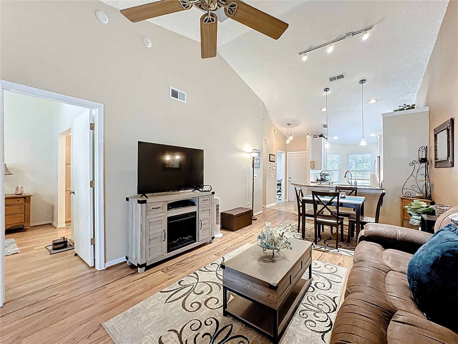 Image 8 of 19 For 5552 Fairfax Street