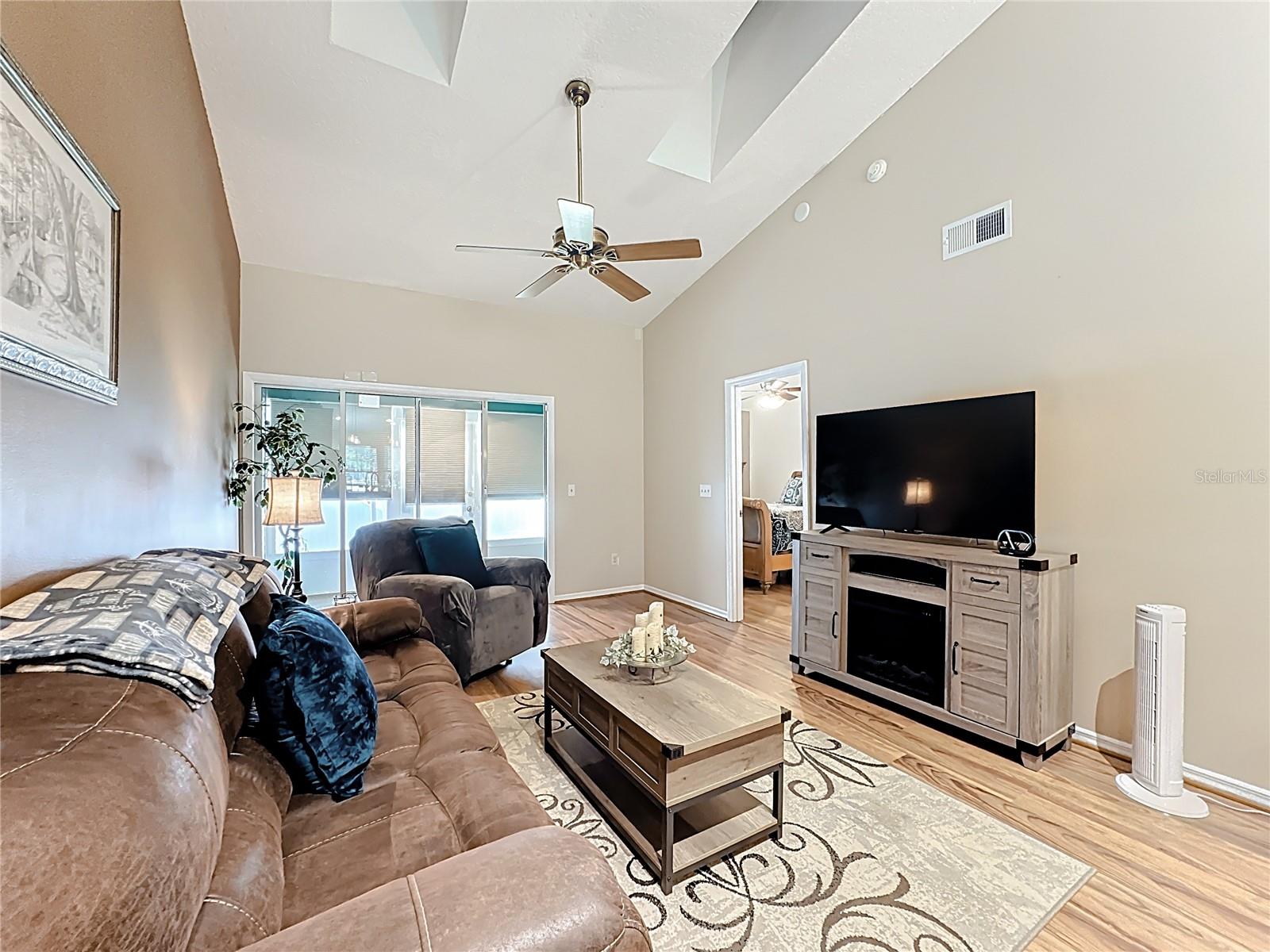 Image 9 of 19 For 5552 Fairfax Street