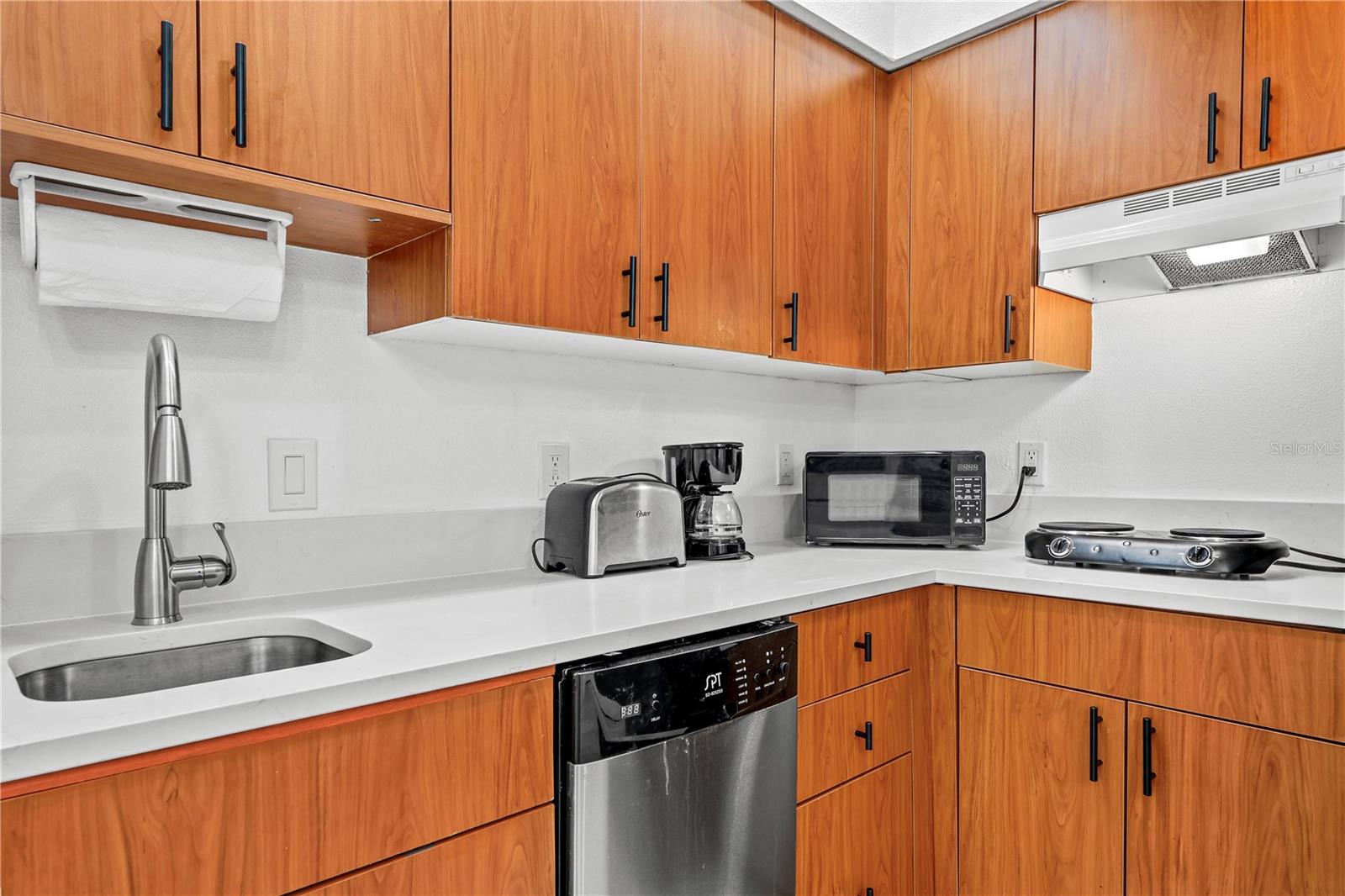Image 11 of 27 For 7601 Canada Avenue 220