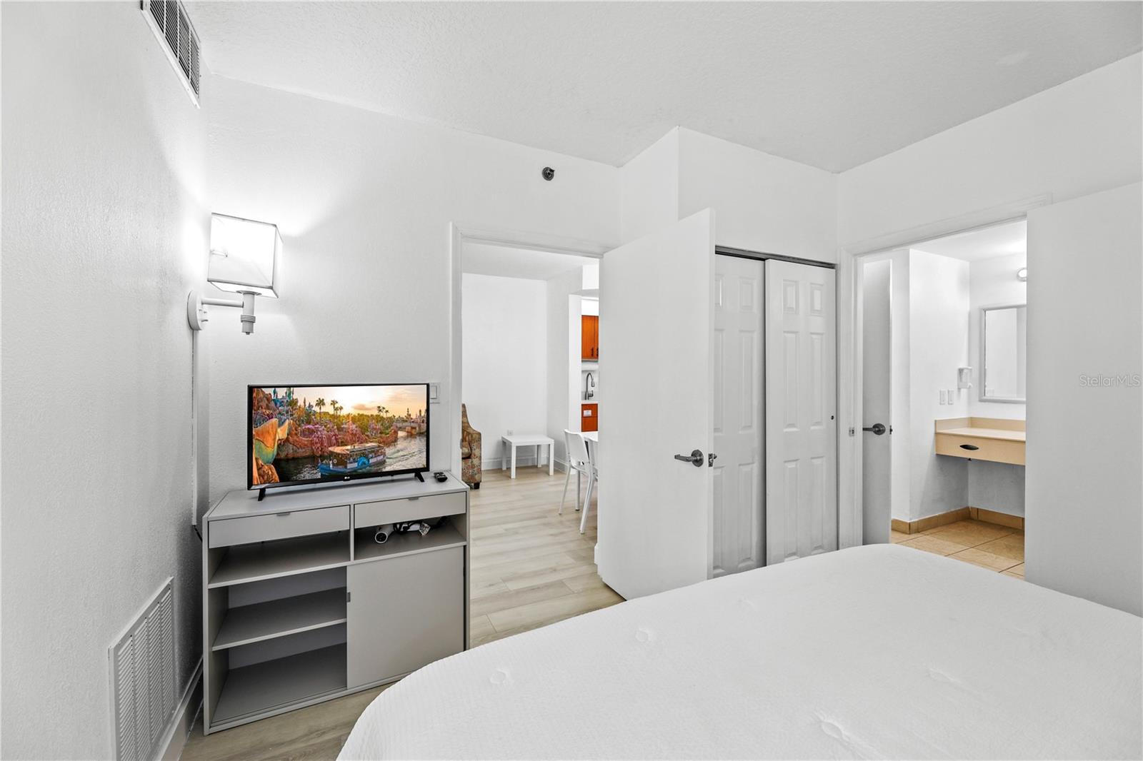 Image 14 of 27 For 7601 Canada Avenue 220