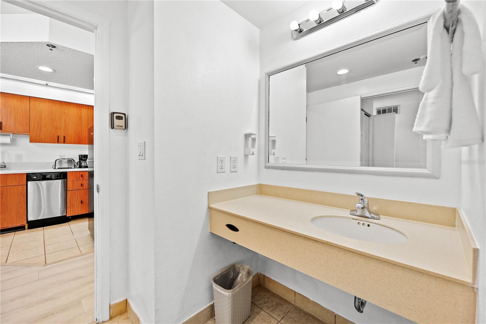 Image 17 of 27 For 7601 Canada Avenue 220