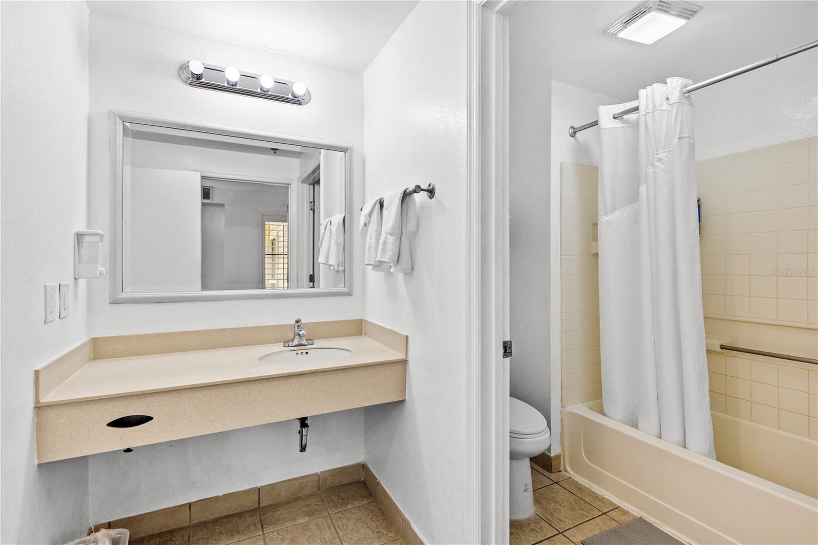 Image 19 of 27 For 7601 Canada Avenue 220