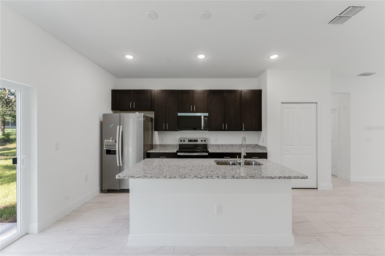 Image 11 of 42 For 627 Glenhaven Drive