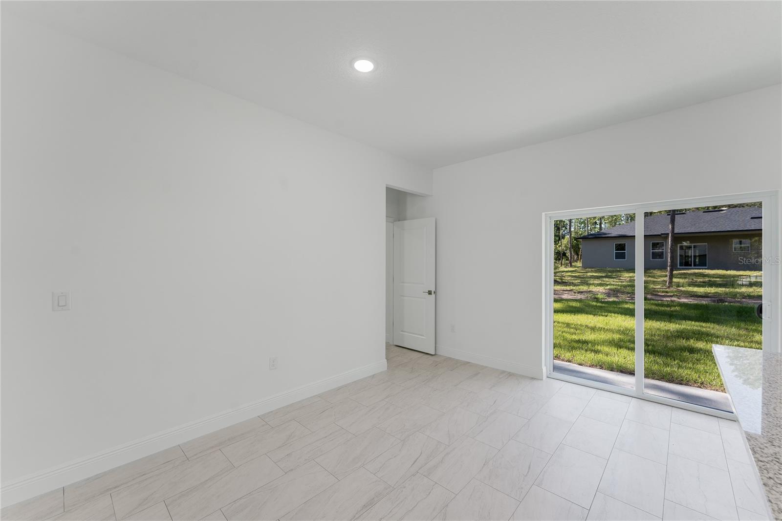 Image 16 of 42 For 627 Glenhaven Drive