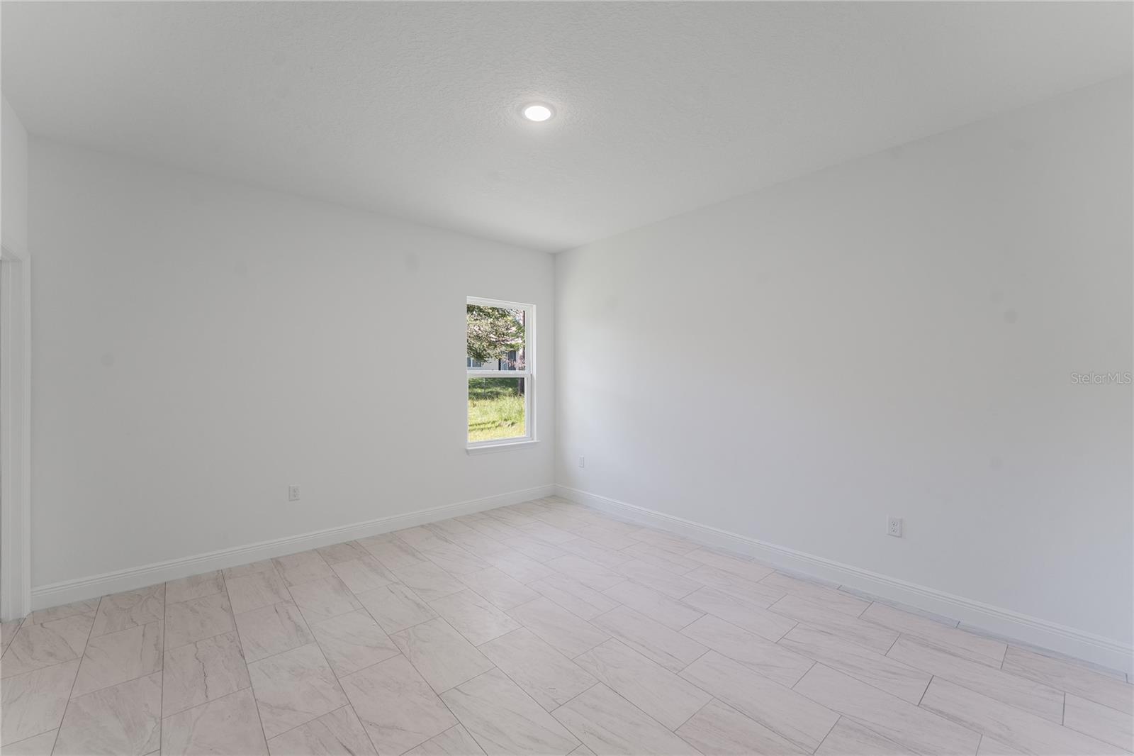 Image 22 of 42 For 627 Glenhaven Drive
