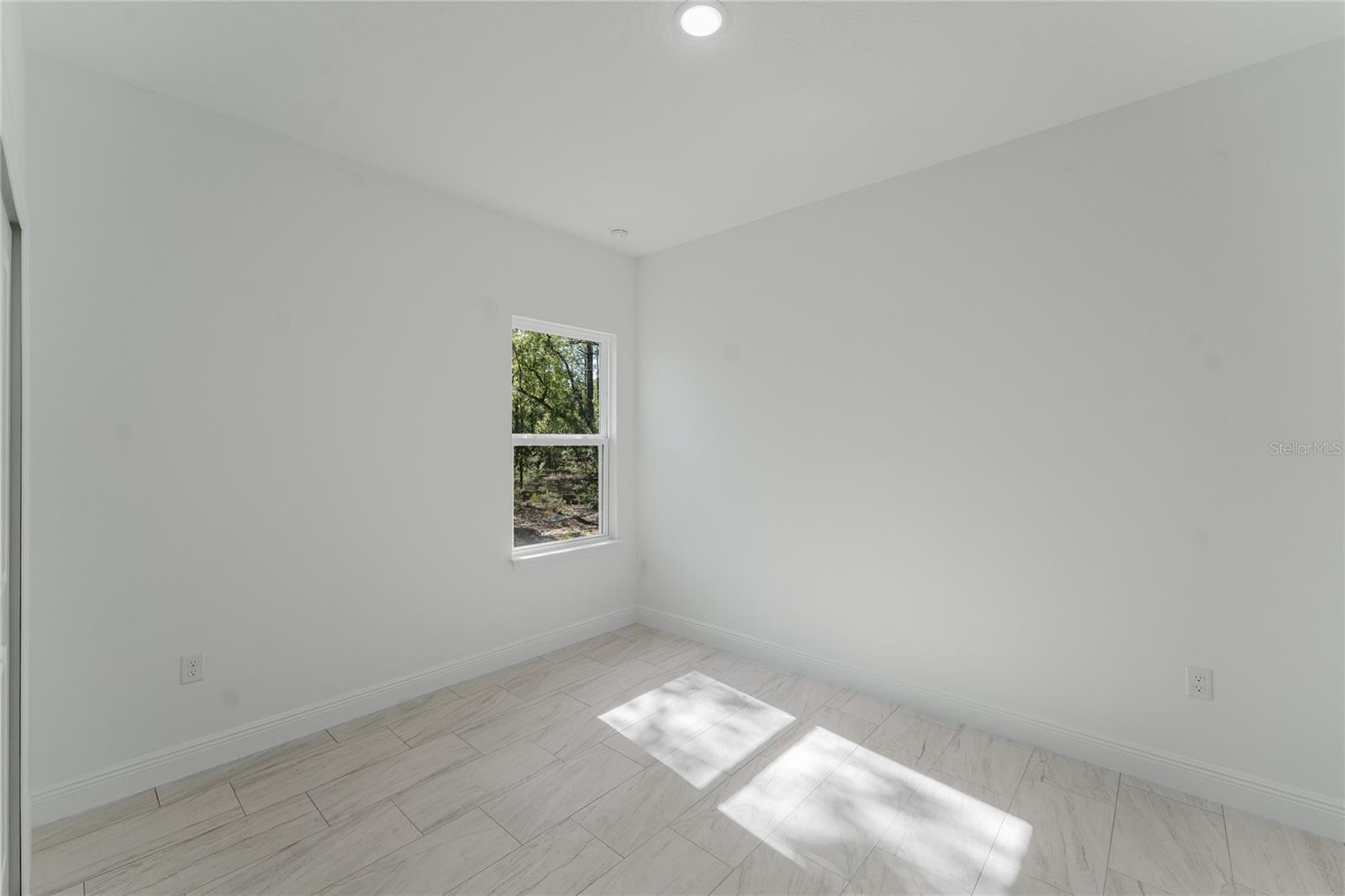 Image 29 of 42 For 627 Glenhaven Drive