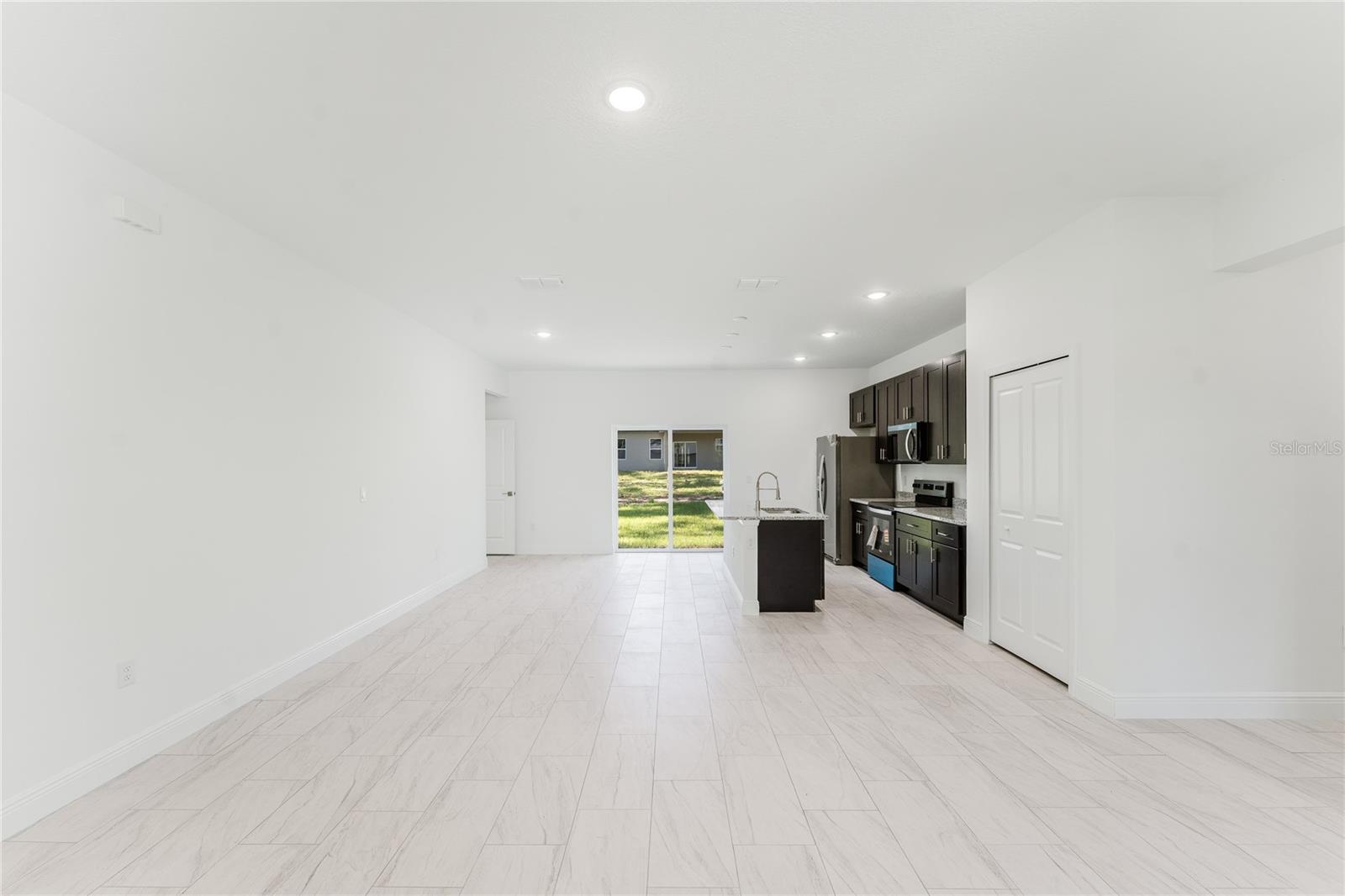 Image 4 of 42 For 627 Glenhaven Drive
