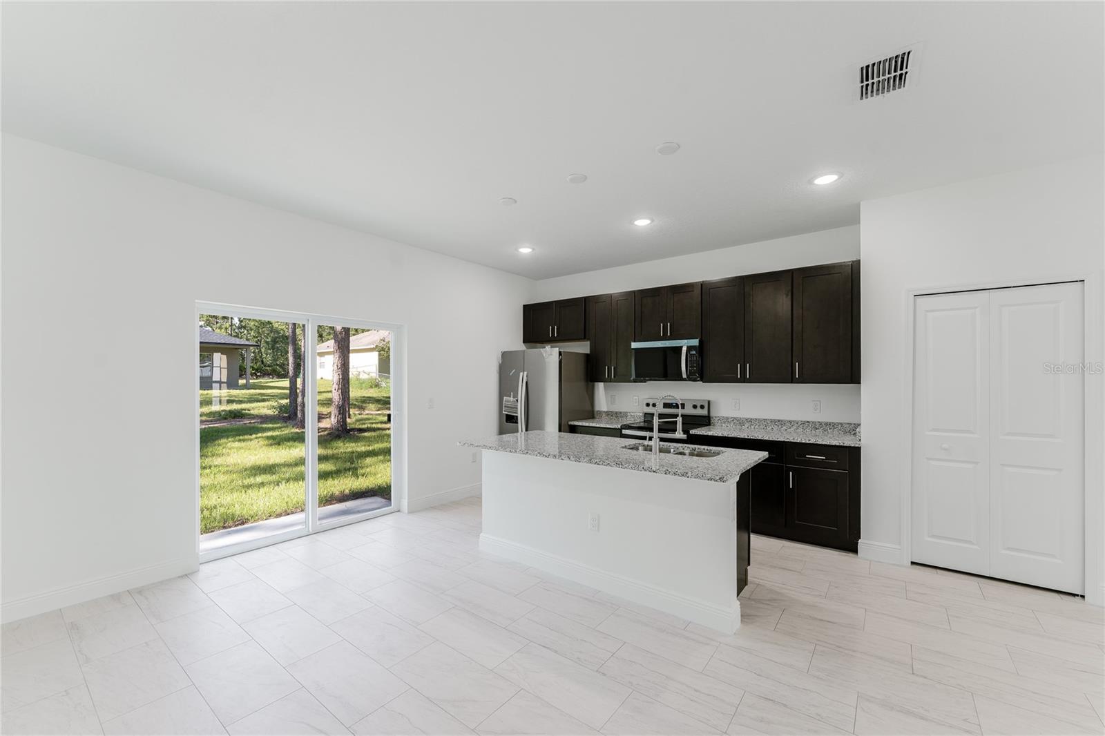 Image 9 of 42 For 627 Glenhaven Drive