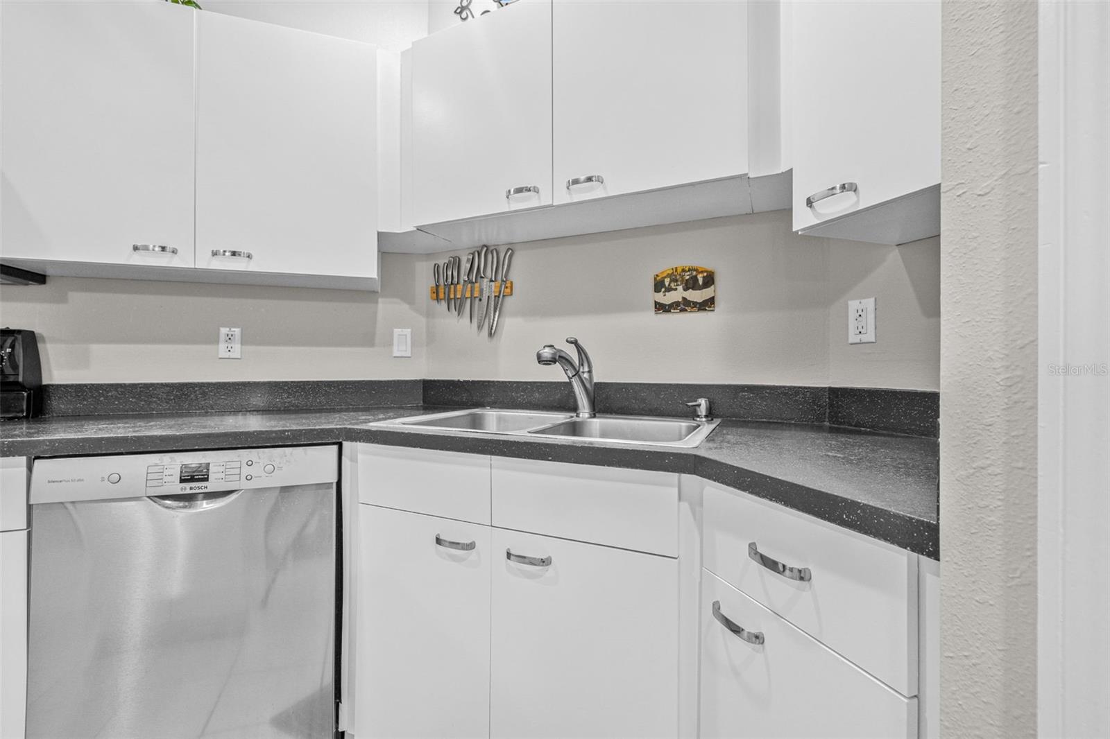 Image 12 of 28 For 1050 Starkey Road 604