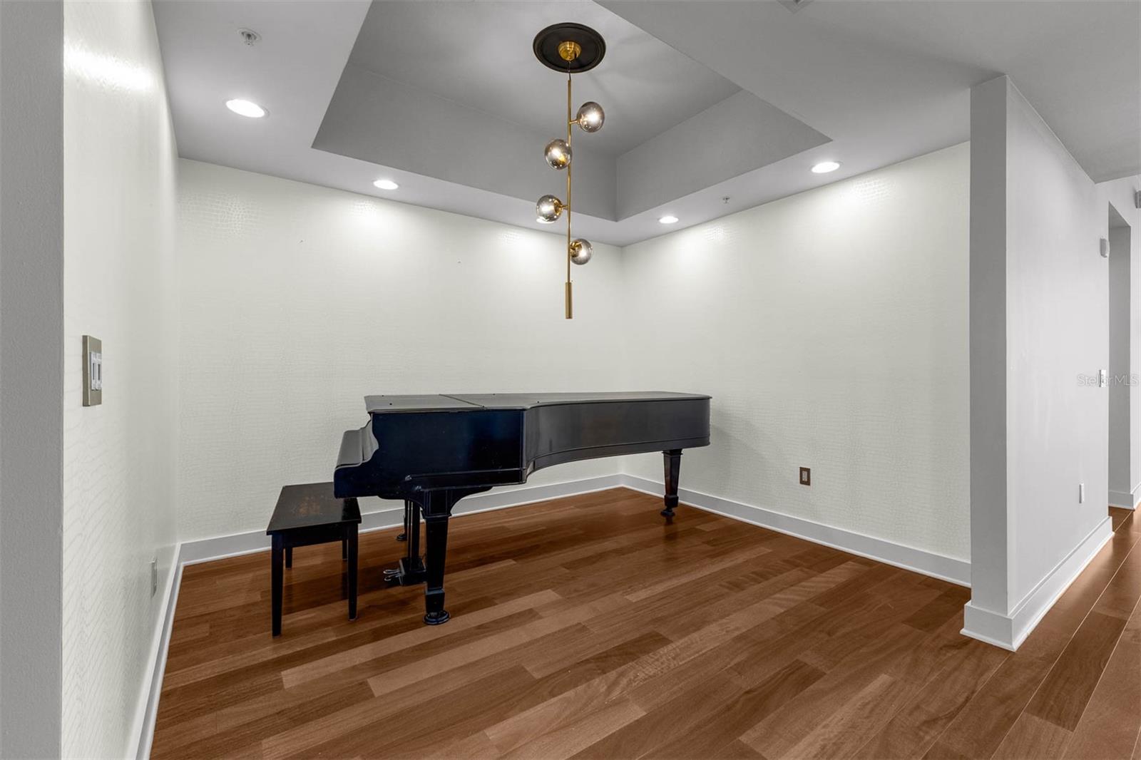 Image 16 of 53 For 260 Osceola Avenue 607